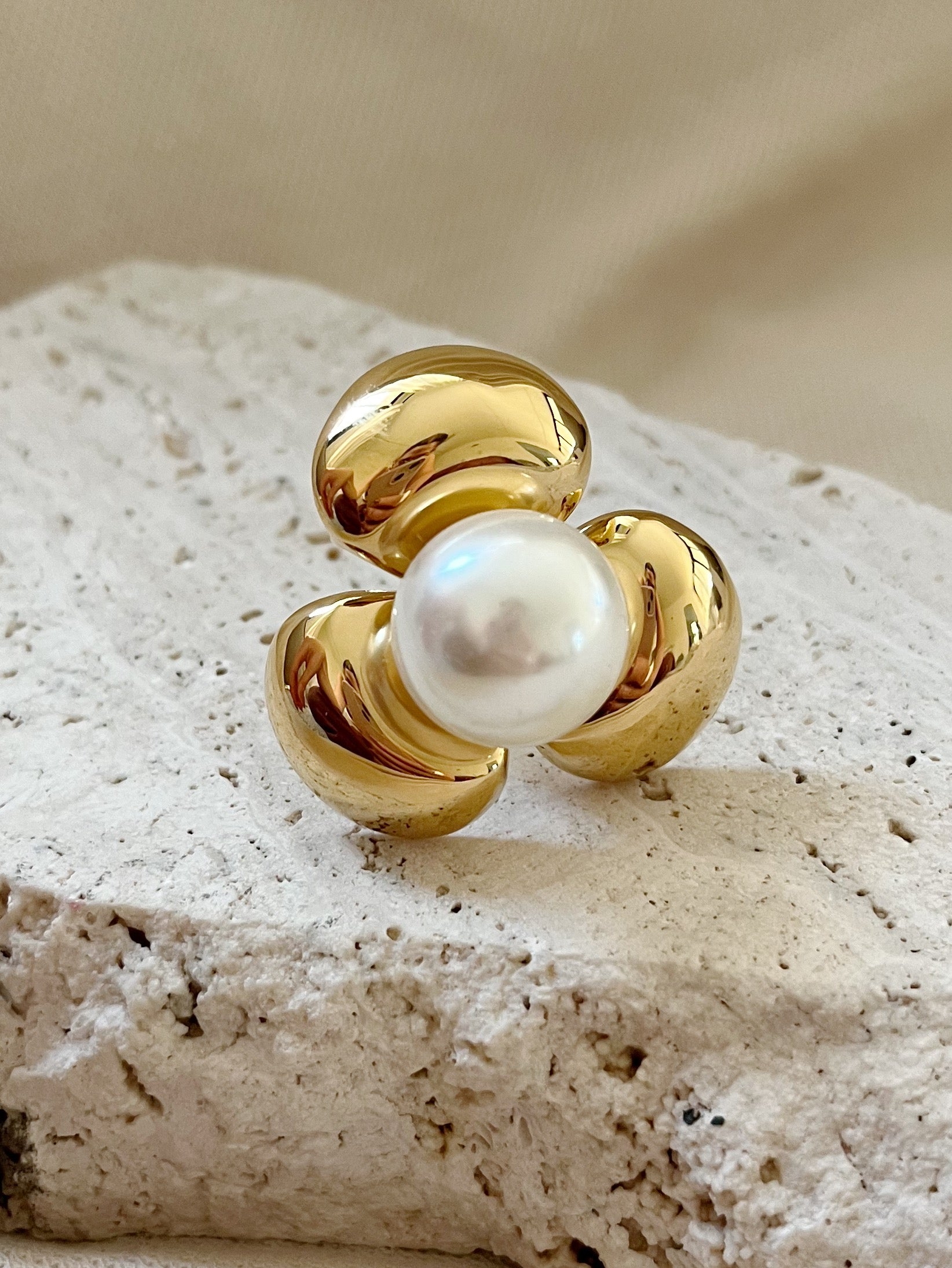Pearl flower ring discount