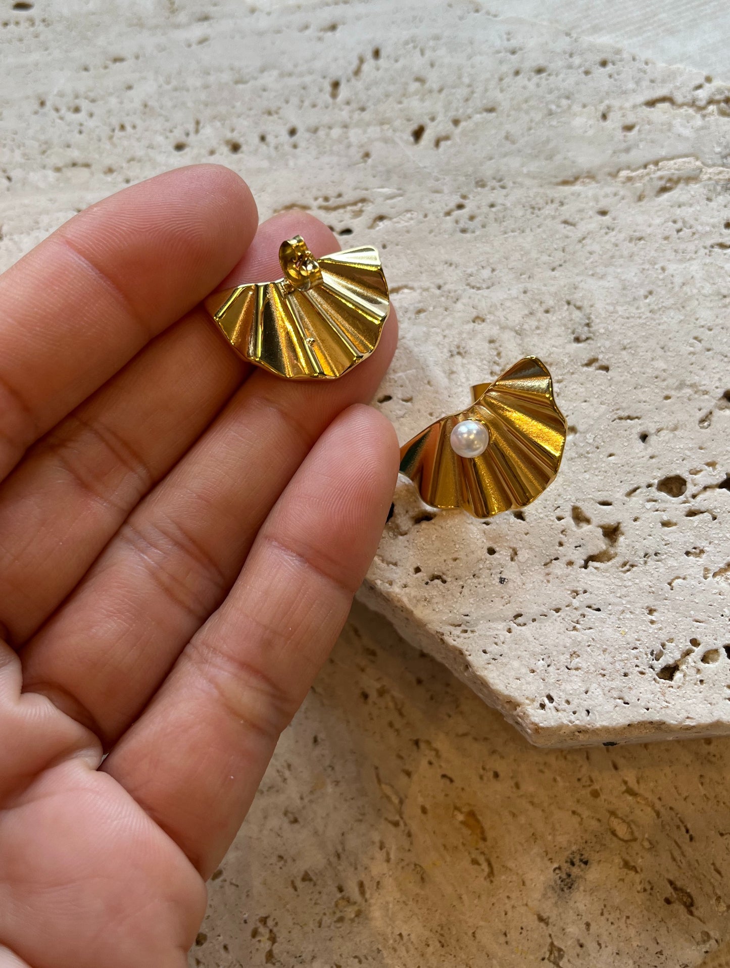 Concha Pearl Stud