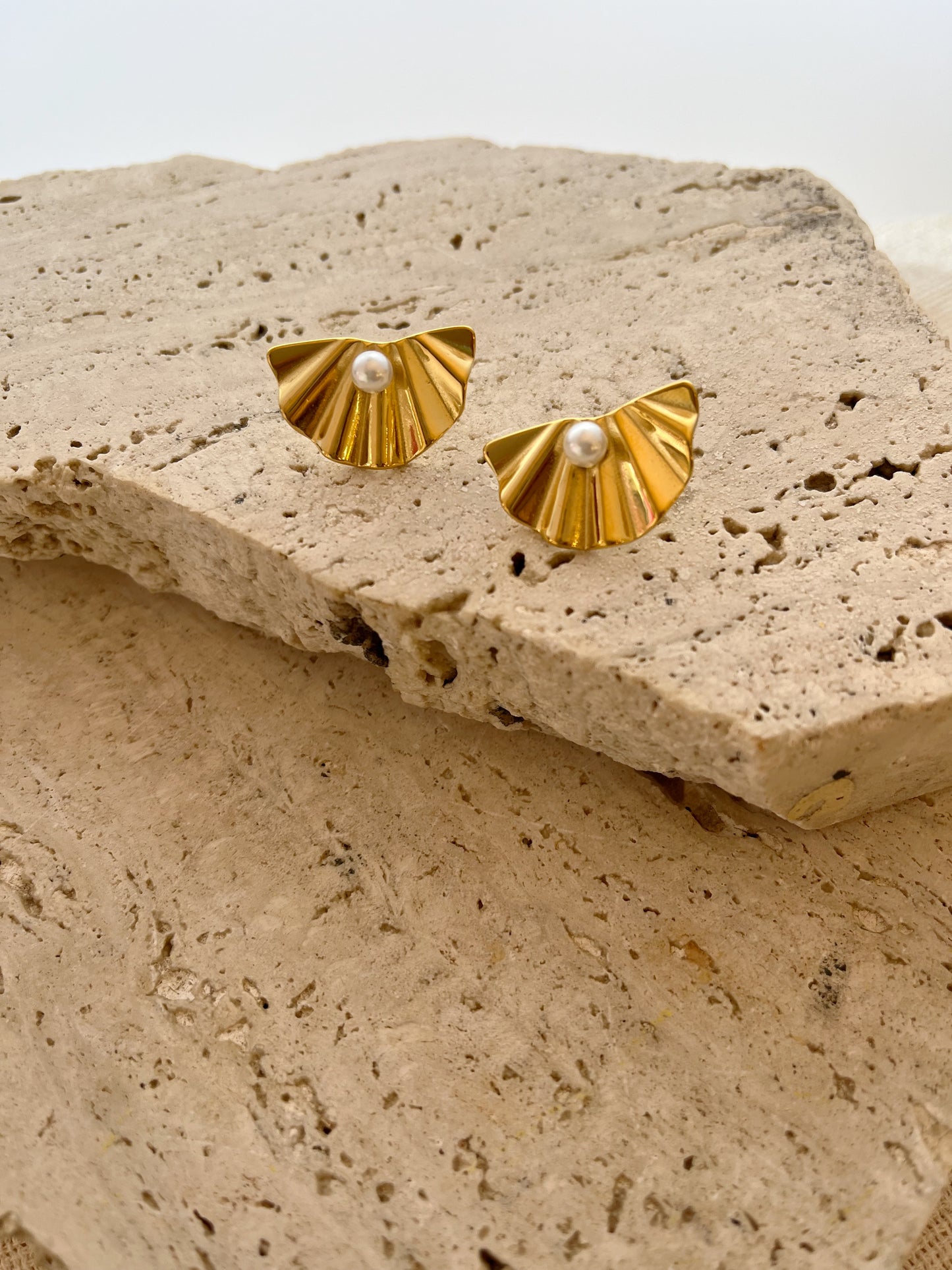 Concha Pearl Stud