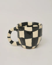 Rolanda Mug Black Wavy Checkered  by Conloque