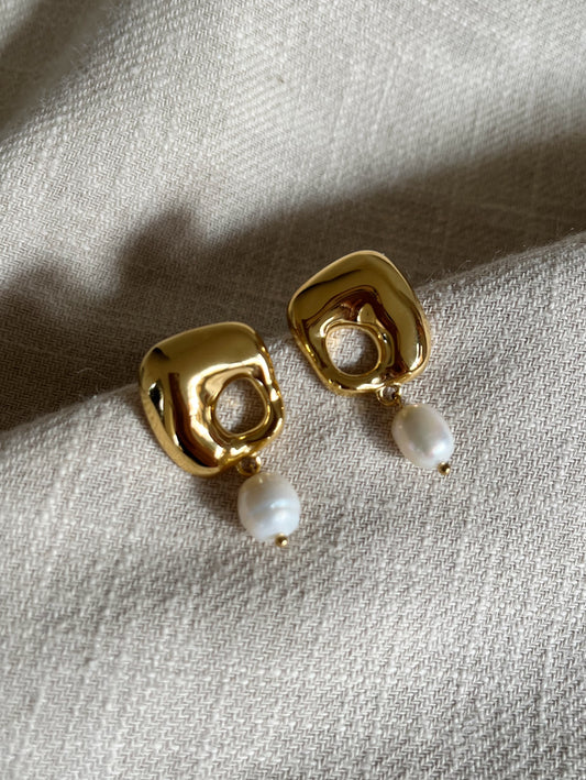 Hannah Pearl Earrings