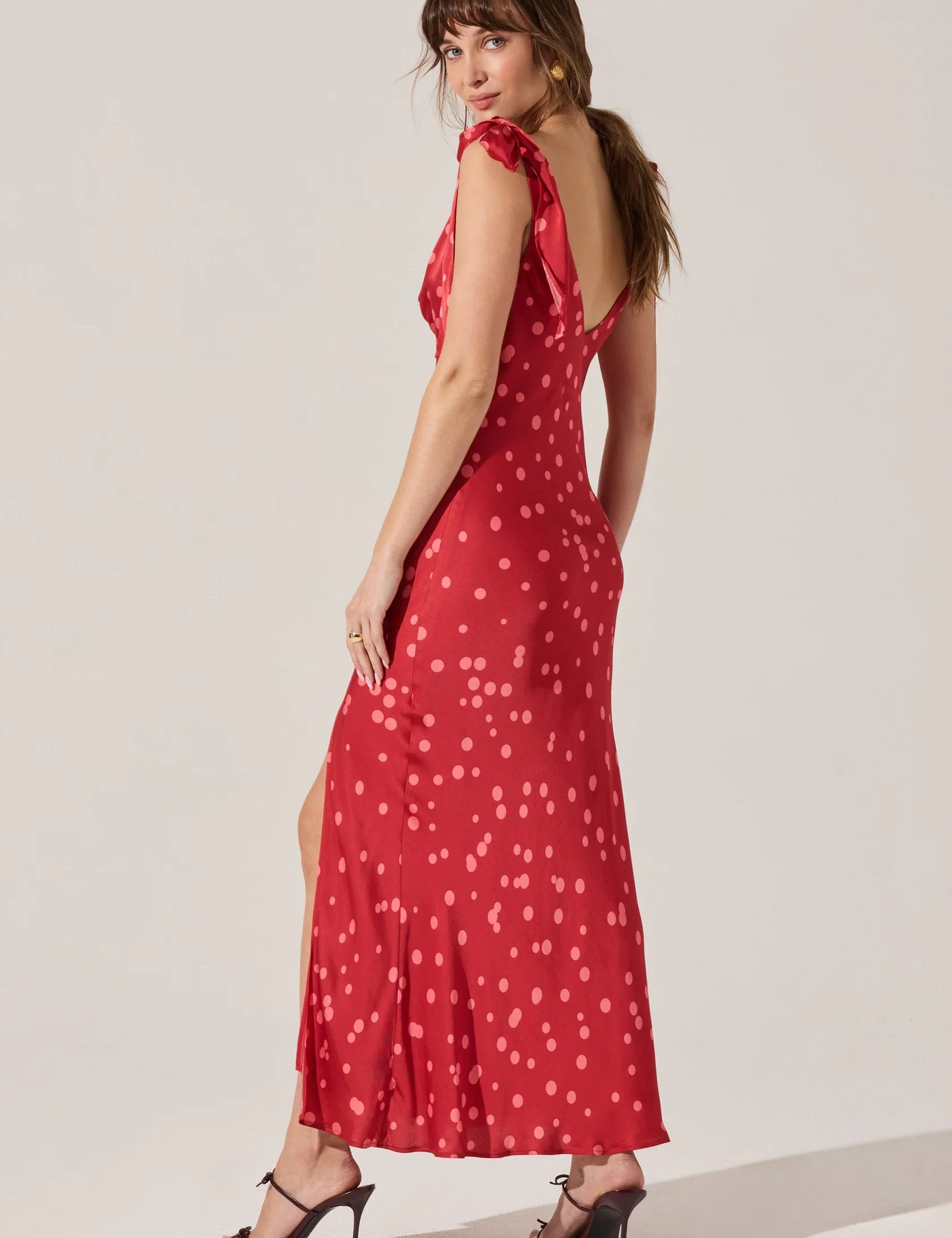 ACDR102811NC_REDPOLKADOT_2_1680x_b7e818fb-3319-478e-92be-ba47d68d20e2.webp
