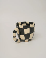 Rolanda Mug Black Wavy Checkered  by Conloque