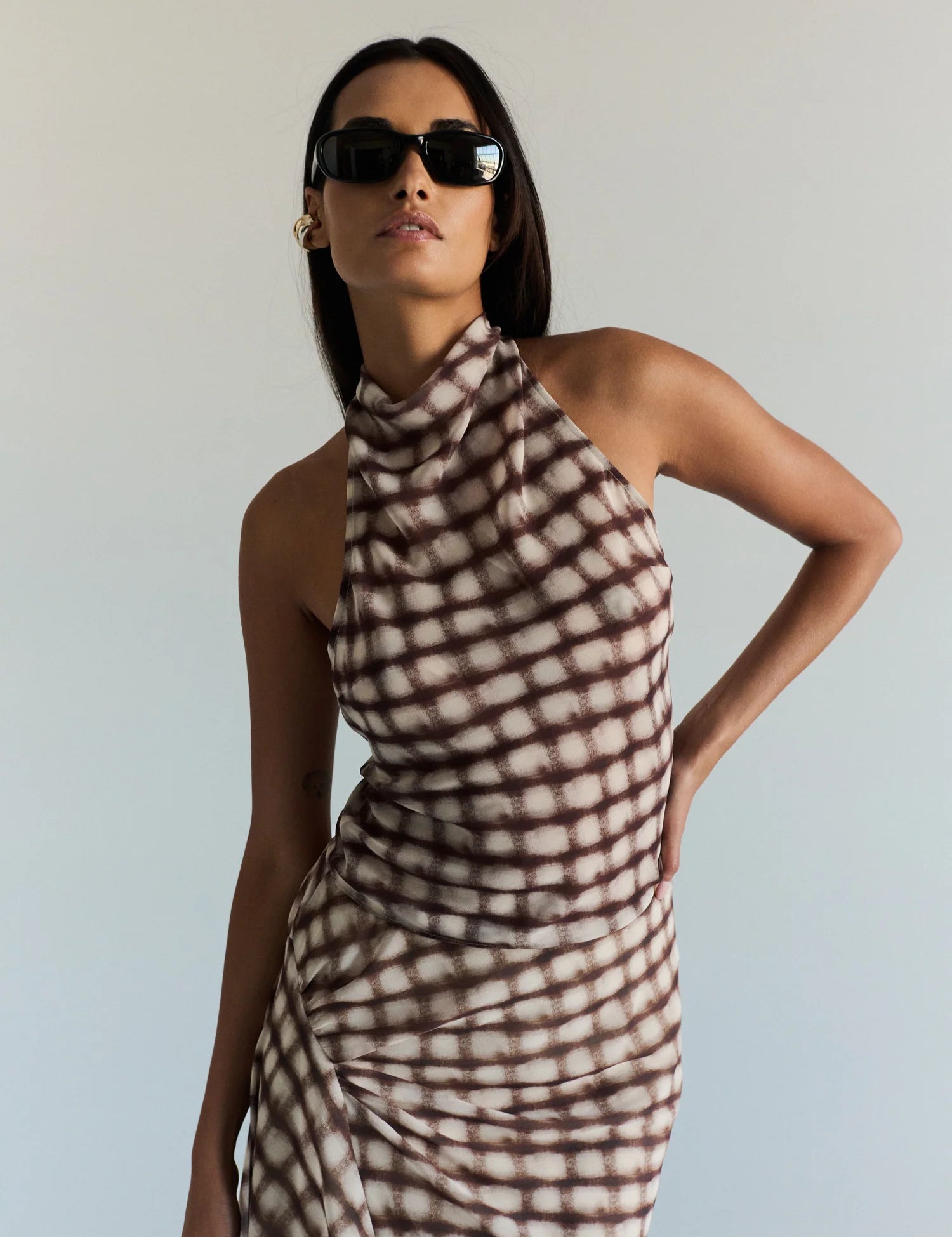 NT-2598_NP-2540_BROWN_LOOKBOOK_00004_1.webp