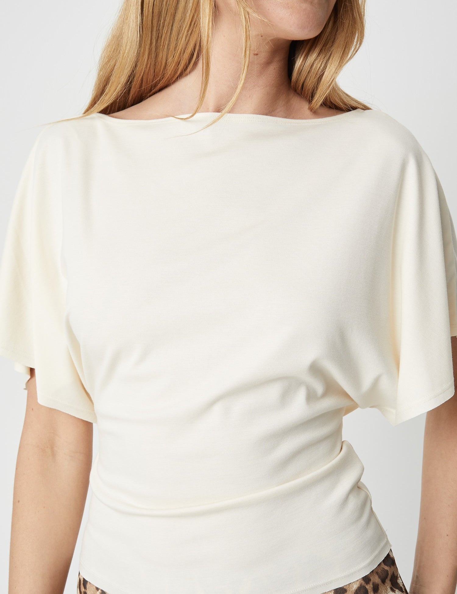 tmr1037_cream_4a_m_1500.jpg